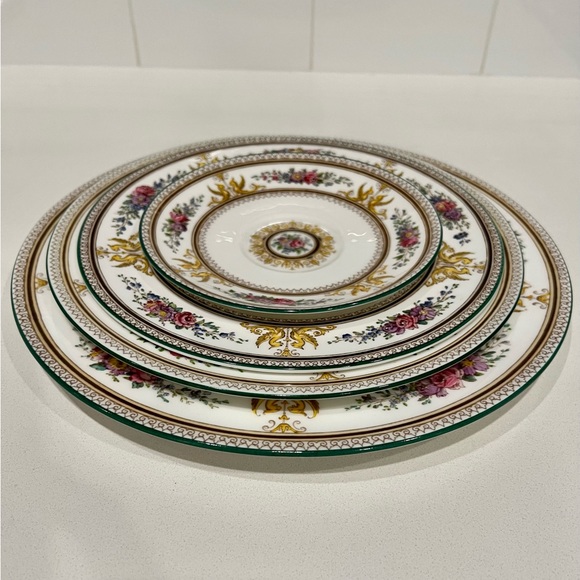 Gorgeous & Antique Hand-Painted Porcelain ‘Columbia’ Wedgwood Pattern W595 Set! - Picture 2 of 14